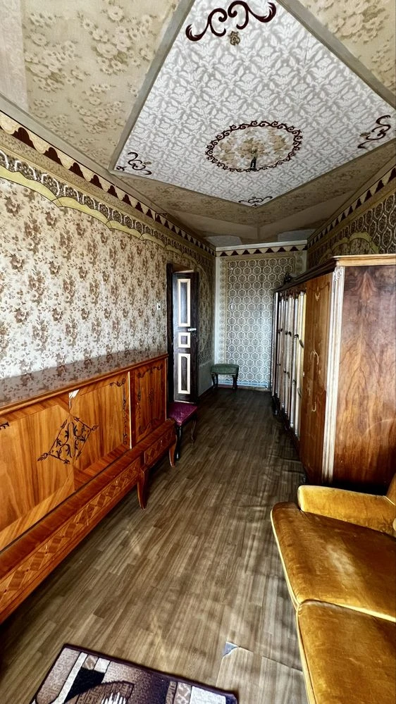 4 room apartment with individual gas heating on Left Bank