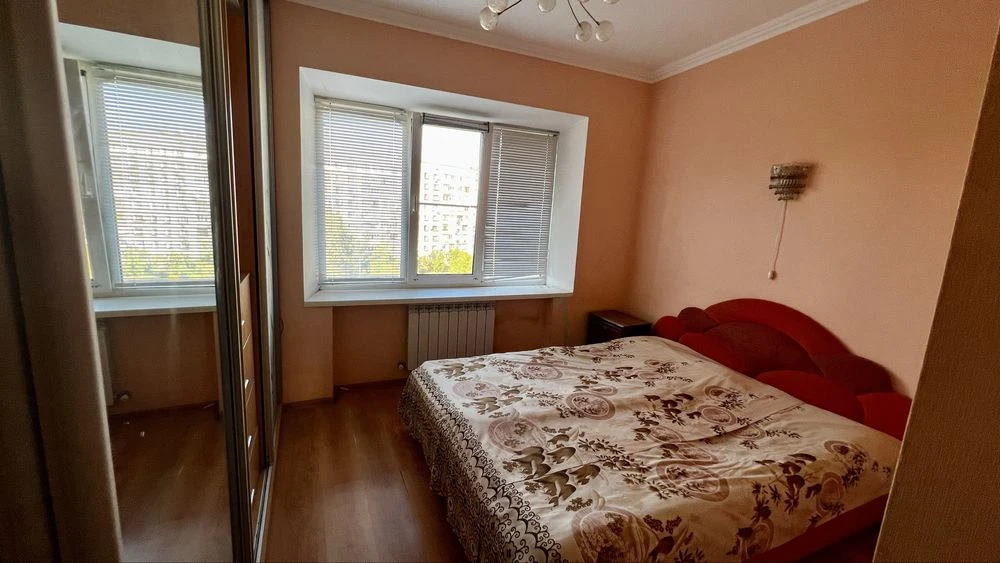 4 room apartment with individual gas heating on Left Bank