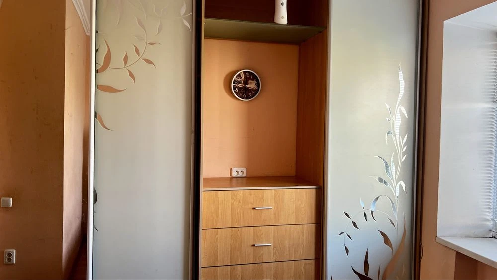 4 room apartment with individual gas heating on Left Bank