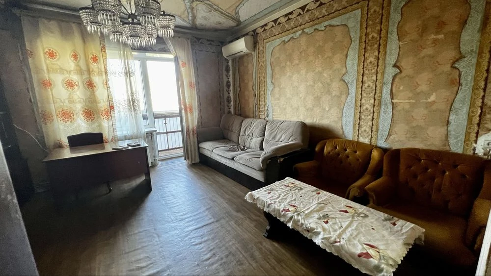 4 room apartment with individual gas heating on Left Bank