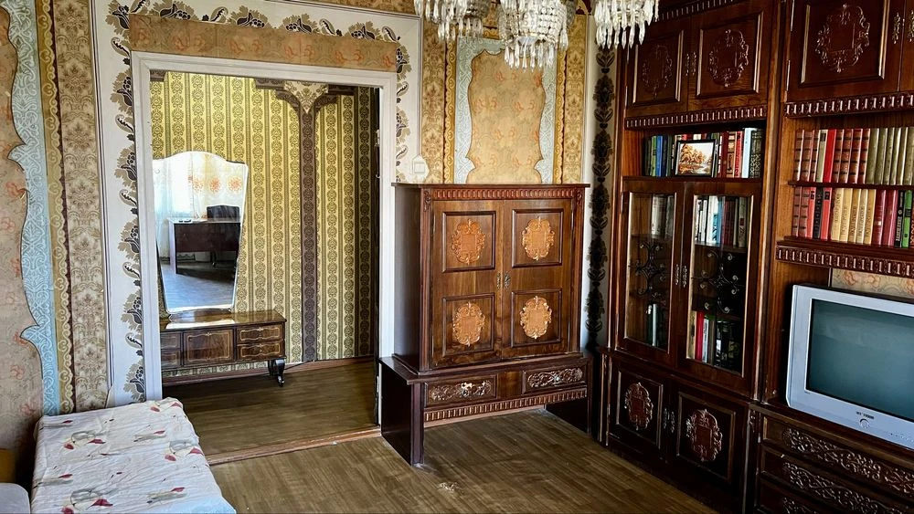 4 room apartment with individual gas heating on Left Bank
