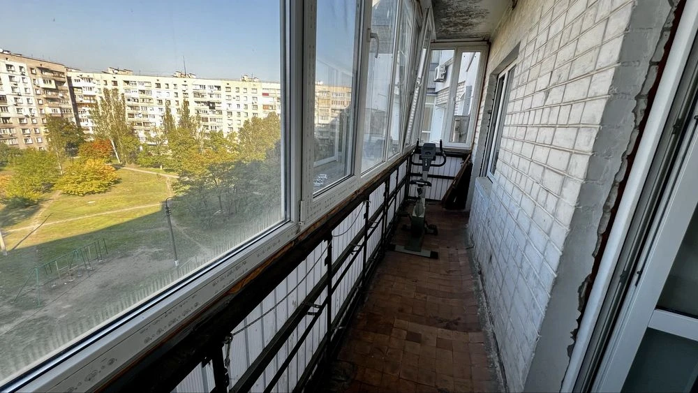4 room apartment with individual gas heating on Left Bank