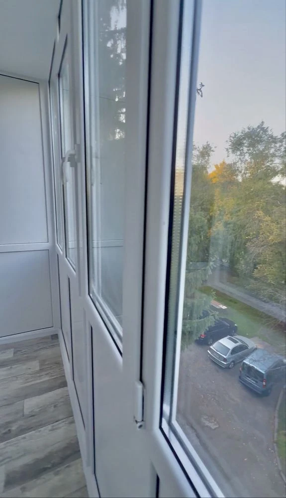 Продається 2-кімнатна Яскрава квартира з Новим Ремонтом
