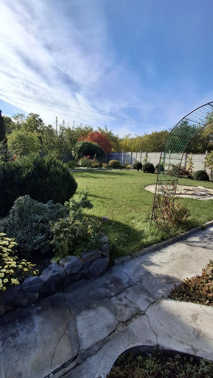 For Sale: 2-Story House in Romanovo