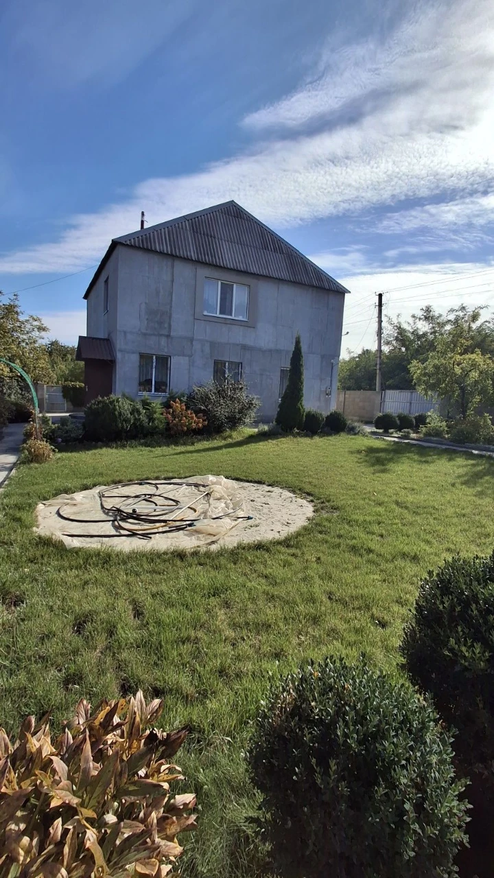 For Sale: 2-Story House in Romanovo