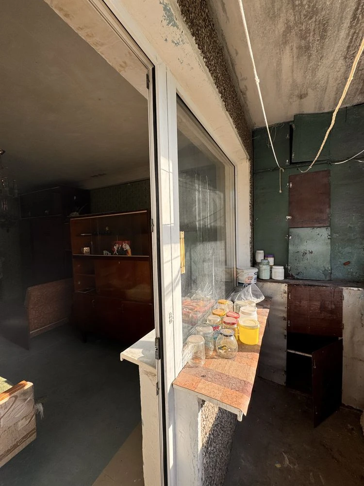 For Sale: 2-room apartment for renovation. TotokM