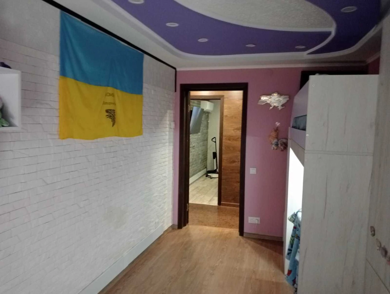 For sale, 2-bedroom apartment on the 2nd floor with renovation. Certificate.