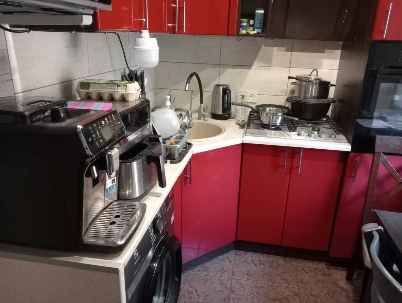 For sale, 2-bedroom apartment on the 2nd floor with renovation. Certificate.
