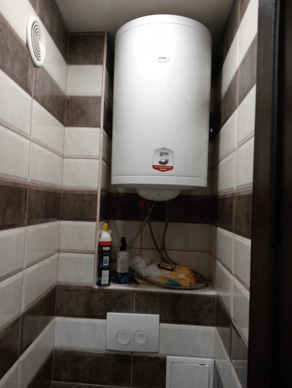 For sale, 2-bedroom apartment on the 2nd floor with renovation. Certificate.