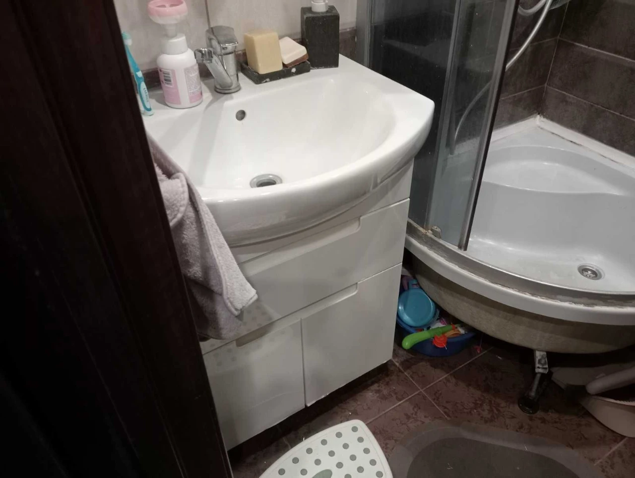 For sale, 2-bedroom apartment on the 2nd floor with renovation. Certificate.