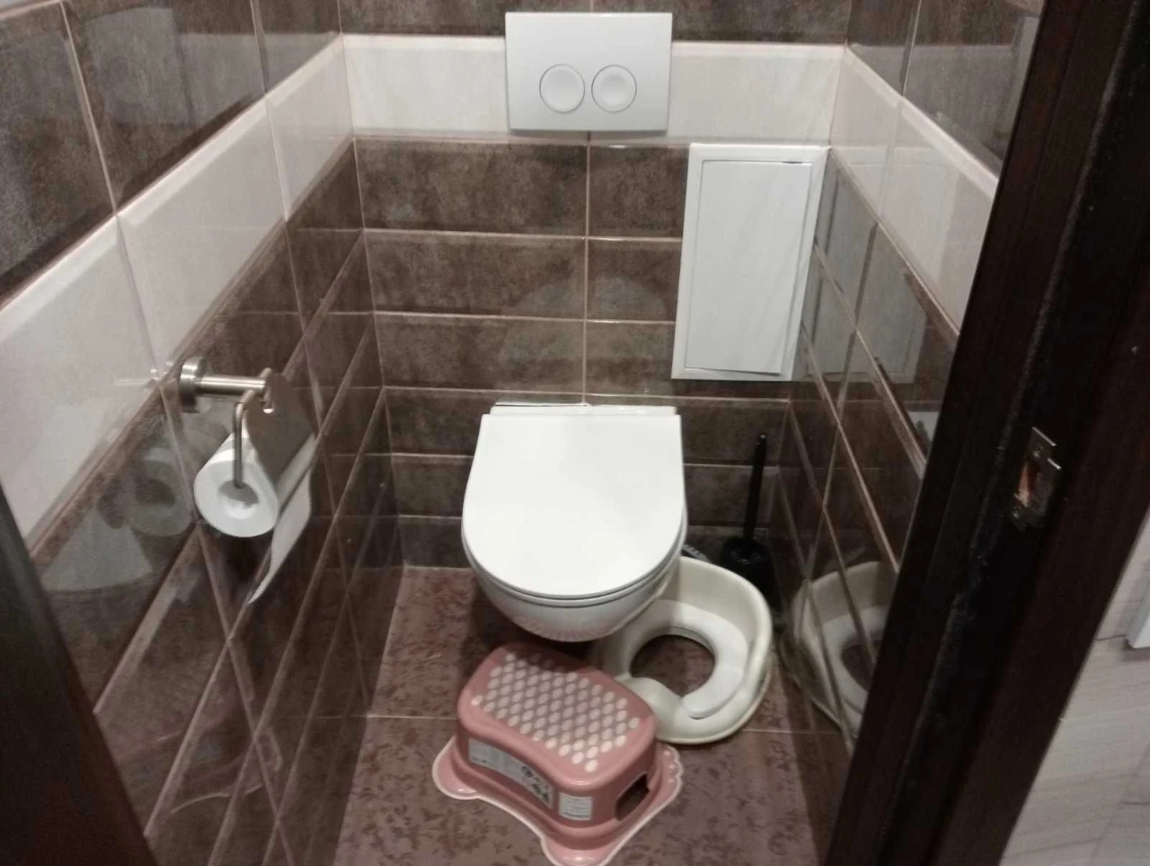 For sale, 2-bedroom apartment on the 2nd floor with renovation. Certificate.