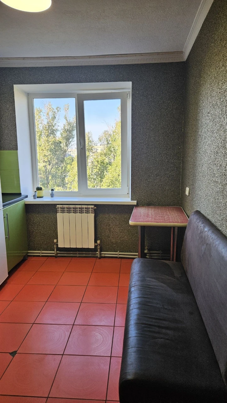 Продається 2-кімнатна квартира з гарним виглядом на Дніпро,