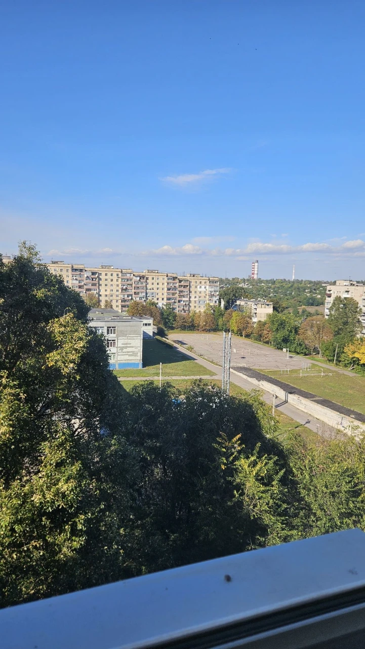Продається 2-кімнатна квартира з гарним виглядом на Дніпро,