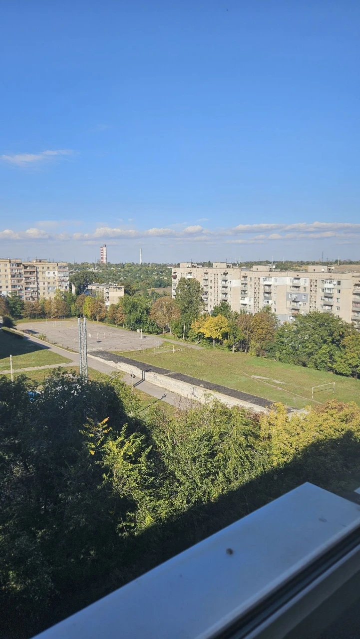 Продається 2-кімнатна квартира з гарним виглядом на Дніпро,