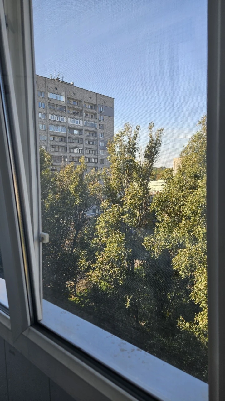Продається 2-кімнатна квартира з гарним виглядом на Дніпро,