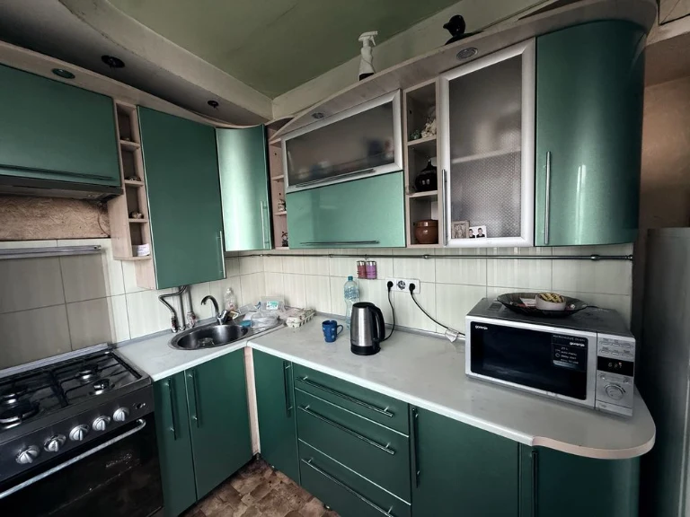 For Sale: 4-bedroom apartment at: Alley Altayska, building.