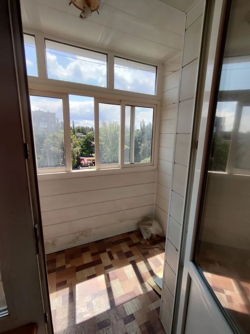 For sale 3 rooms with central heating