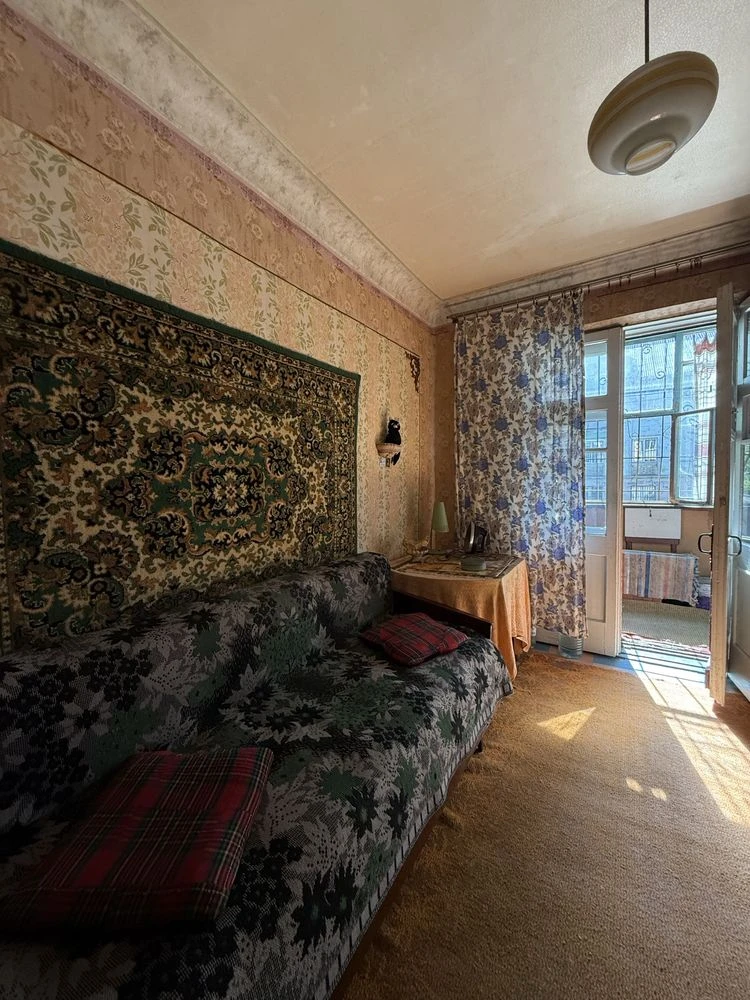 For sale 3-room apartment, 2nd floor, with balcony, large size
