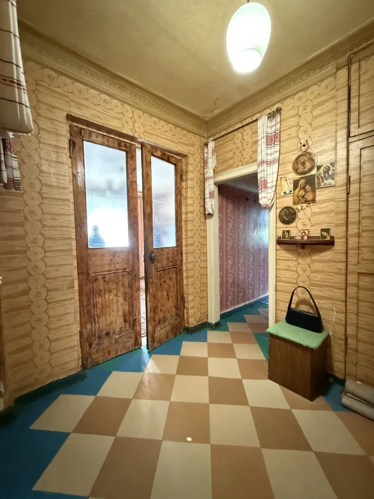 For sale 3-room apartment, 2nd floor, with balcony, large size