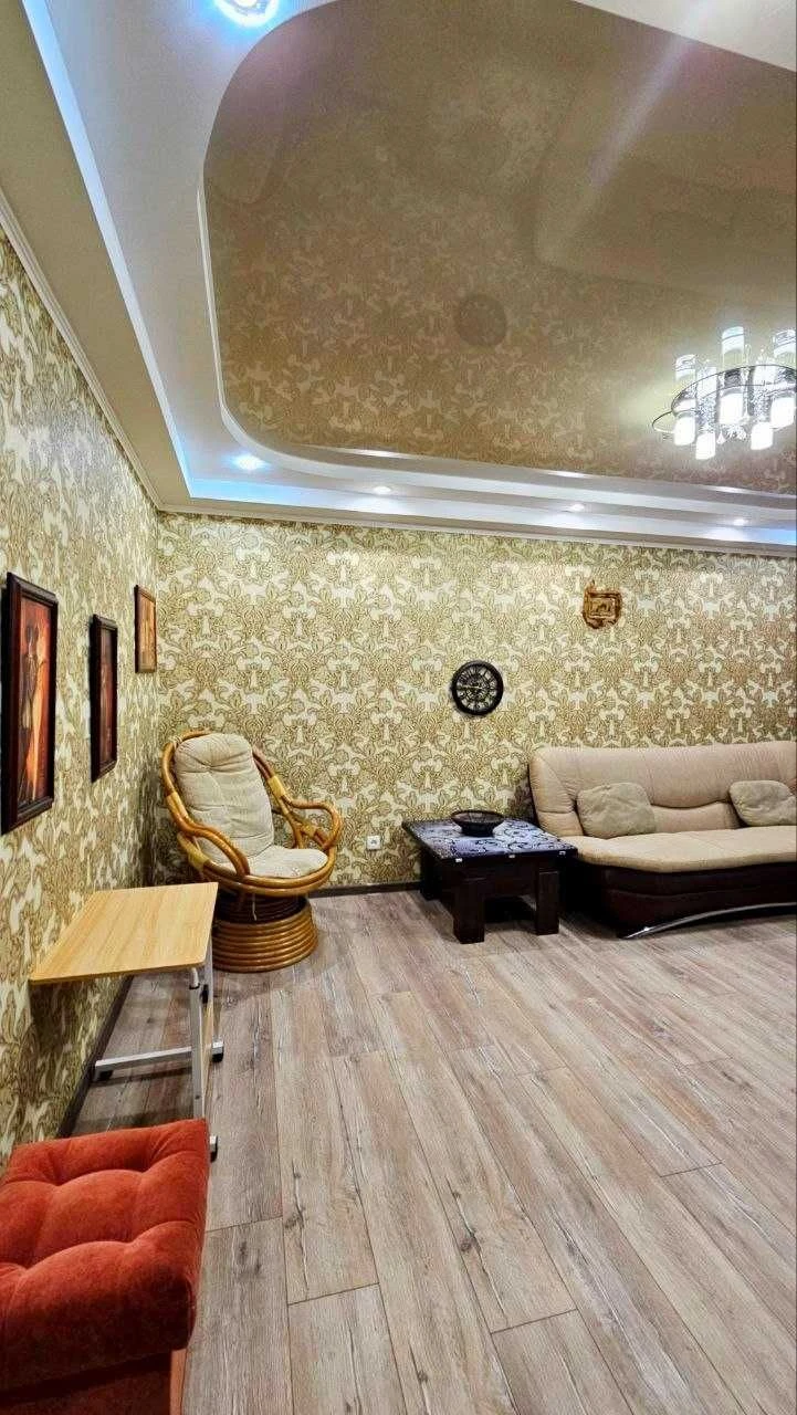 Продам 2х  ком-ую квартиру с АГО на 2 этаже р-н Украина