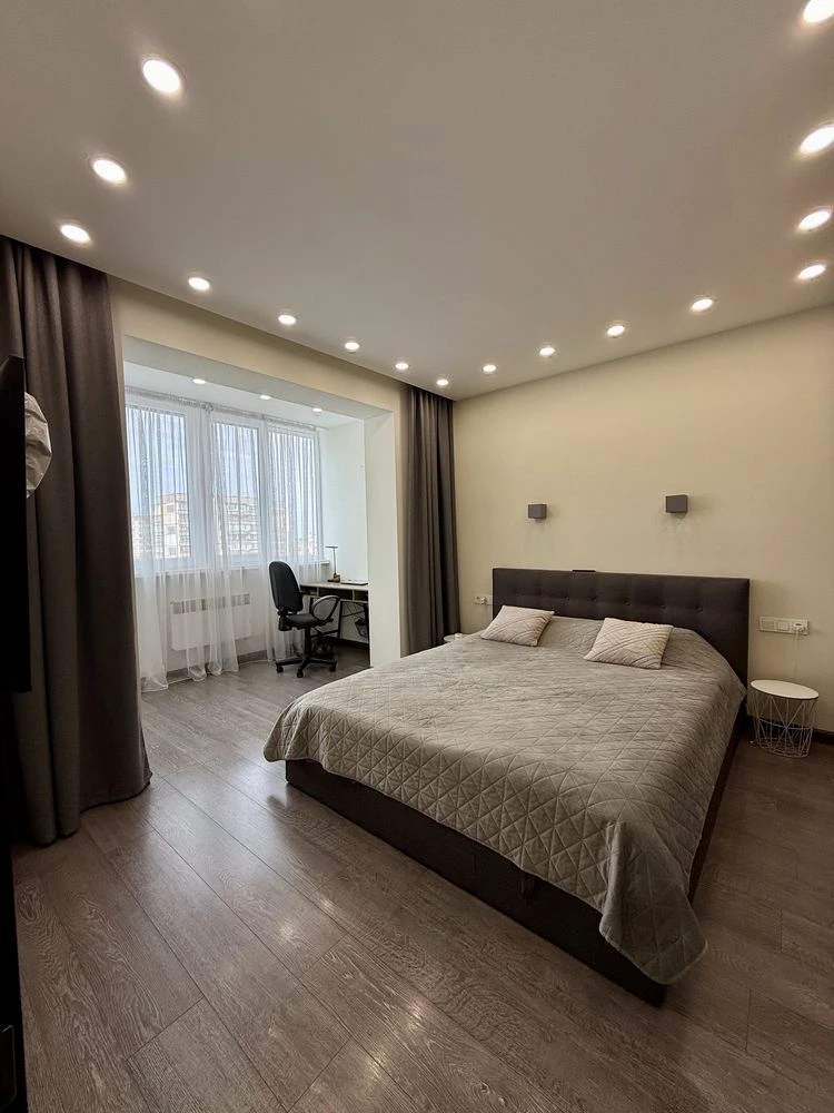Продається 3-кімнатна квартира, 7 мікрорайон, ліва сторона