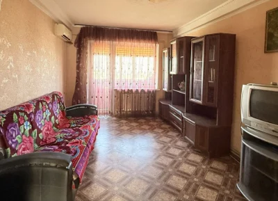 Sale of a 2-room apartment with gas boiler, Cheremushki "Ukraine".