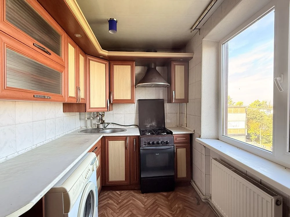 Sale of a 2-room apartment with gas boiler, Cheremushki "Ukraine".