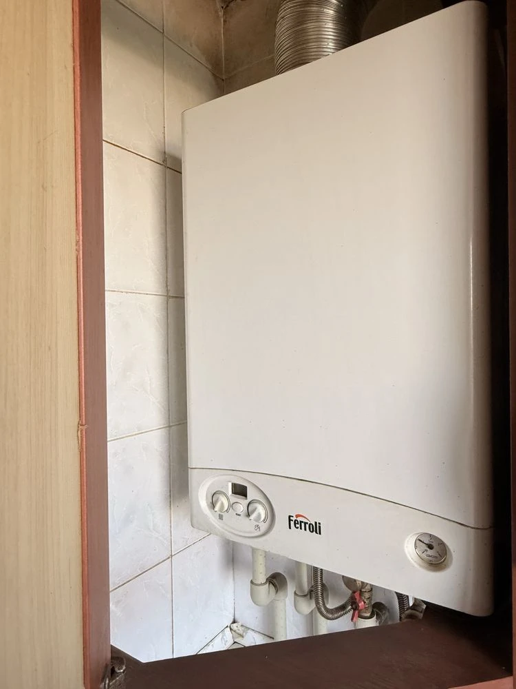 Sale of a 2-room apartment with gas boiler, Cheremushki "Ukraine".