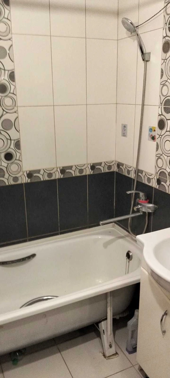 For Sale: 2-room apartment on Left Bank, 9th microdistrict