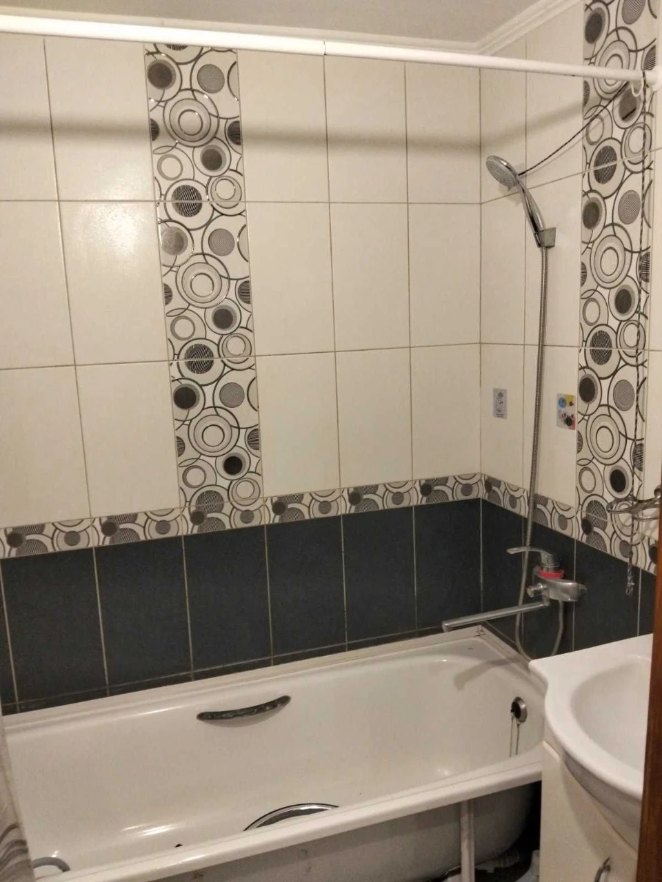 For Sale: 2-room apartment on Left Bank, 9th microdistrict