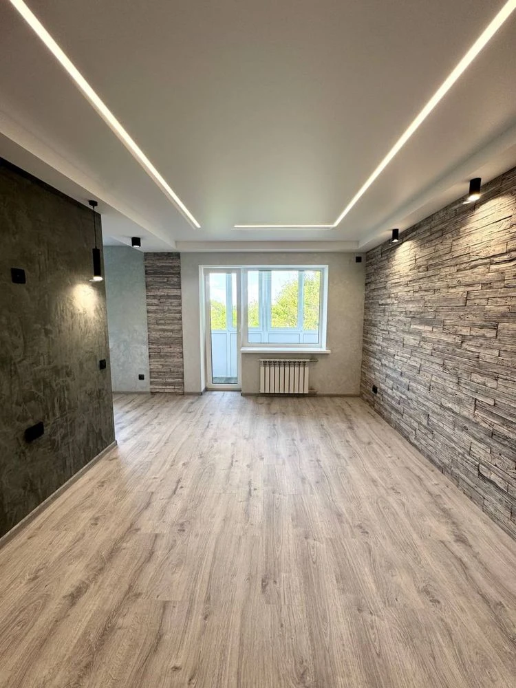 For Sale: 2-room apartment with renovated