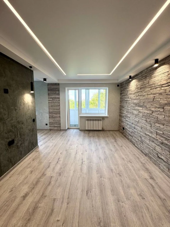 For Sale: 2-room apartment with renovated