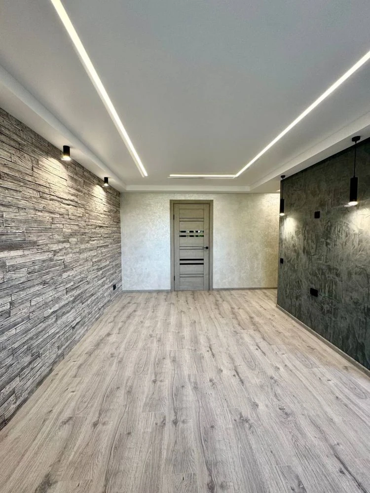 For Sale: 2-room apartment with renovated