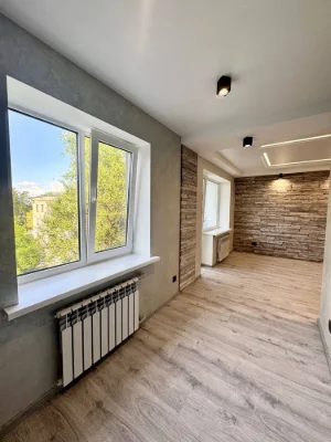 For Sale: 2-room apartment with renovated