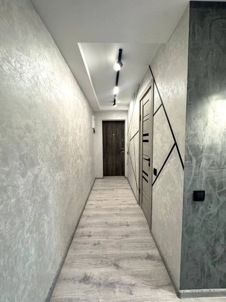 For Sale: 2-room apartment with renovated