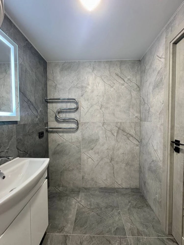 For Sale: 2-room apartment with renovated