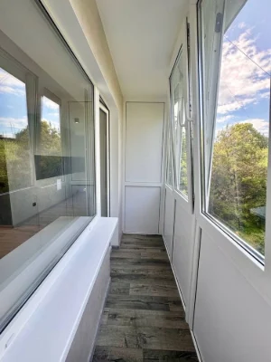 For Sale: 2-room apartment with renovated