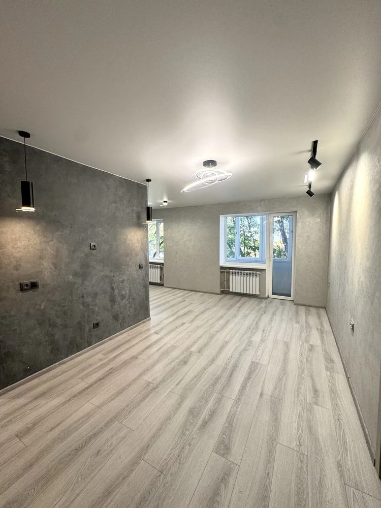 Продам 2-к квартиру, район автовокзала, с евроремонтом