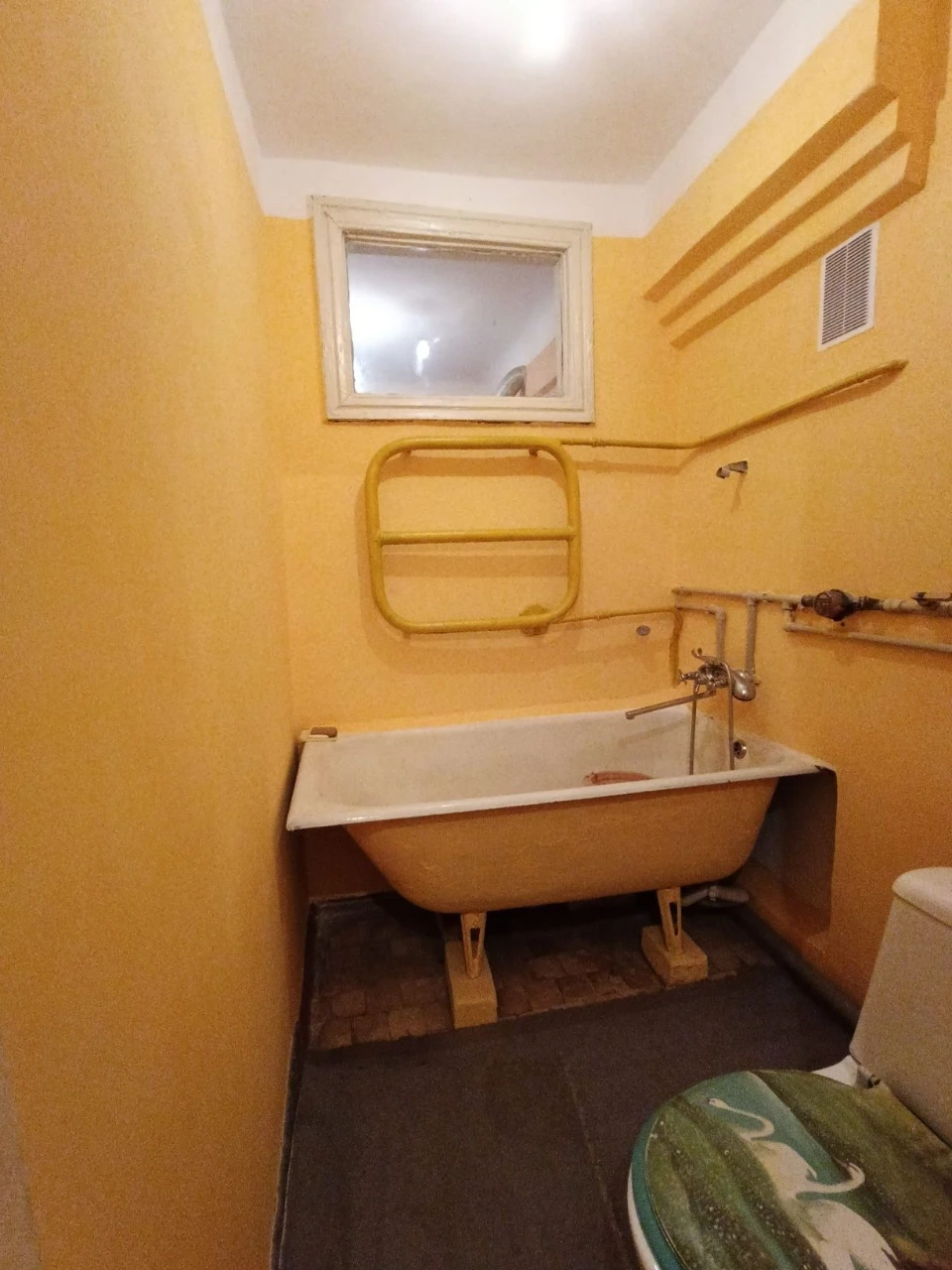 Продається 2-кімнатна квартира в районі Колеусівська