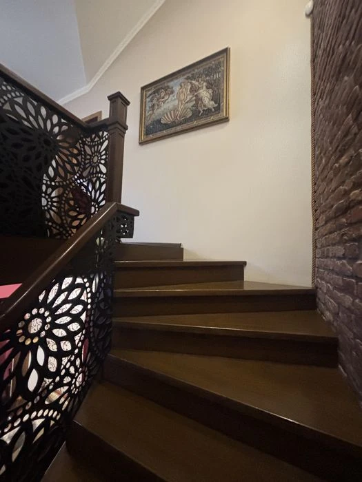 Продаж 2 пов будинку в самому серці міста