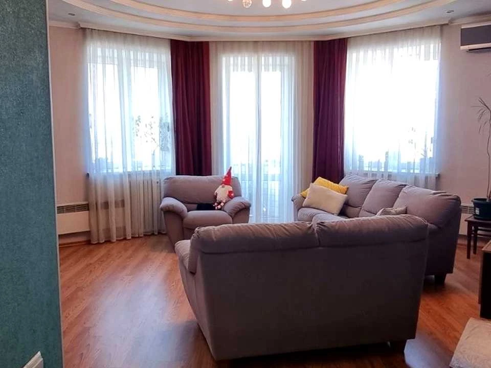Apartment. Svoboda Street, Kam'yans'k.