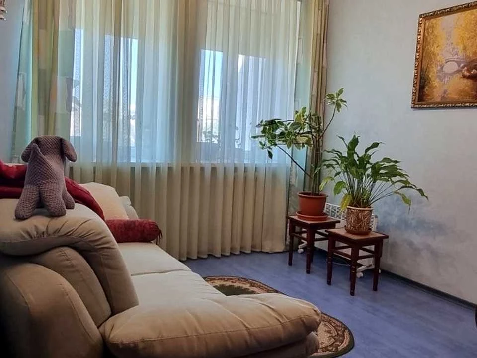 Apartment. Svoboda Street, Kam'yans'k.