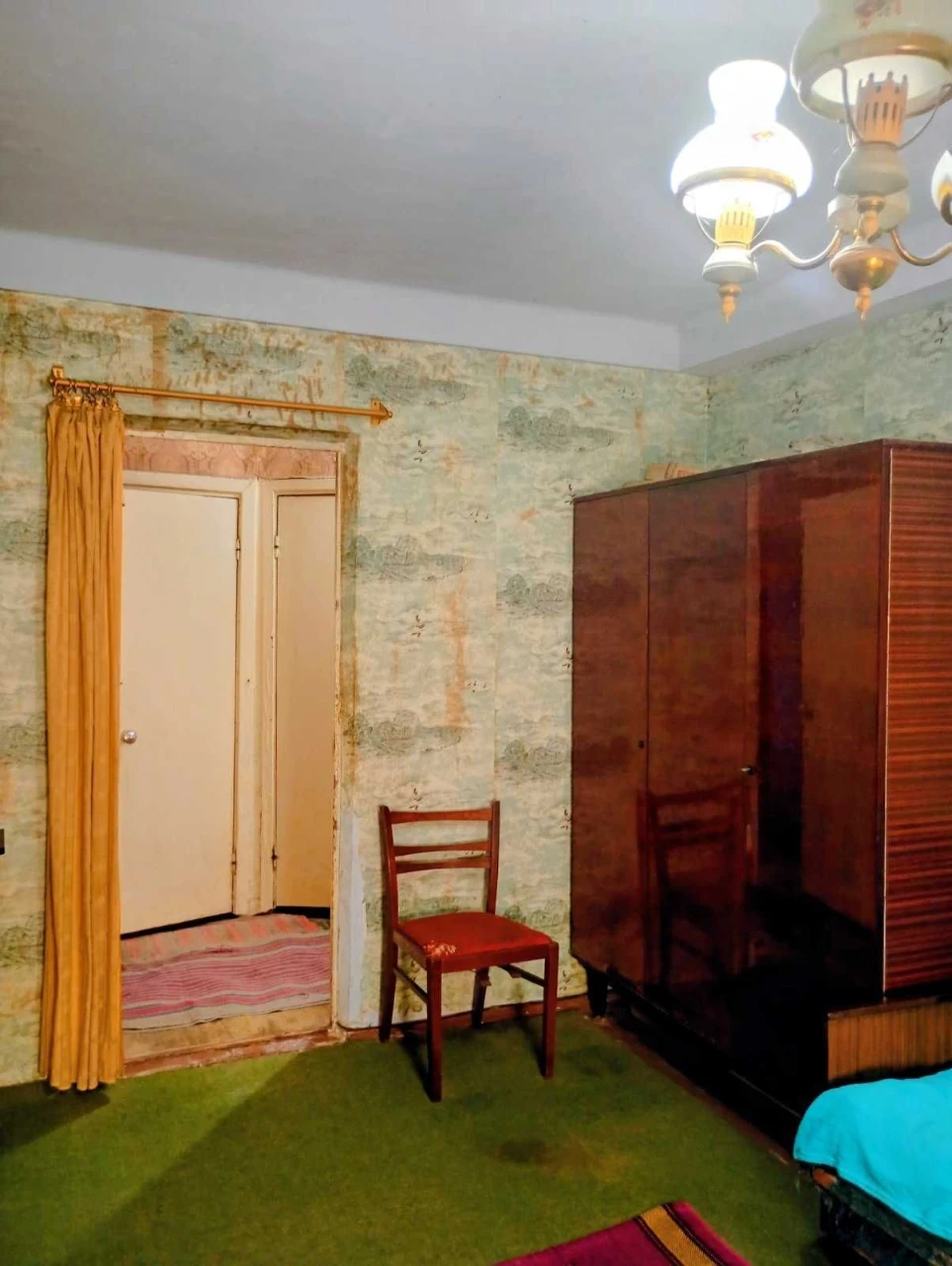 Selling a three-room apartment at the price of a one-room apartment.