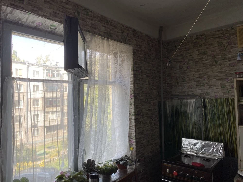 Продам 2-х комнатную Комсомольский проспект