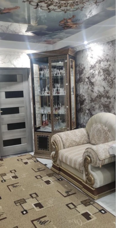 Sale of a 3-room apartment with a basement extension