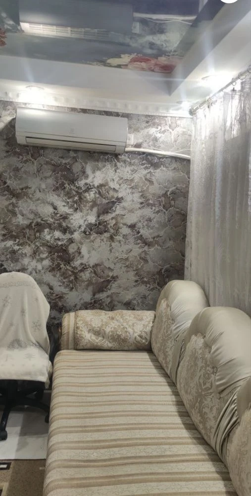 Sale of a 3-room apartment with a basement extension