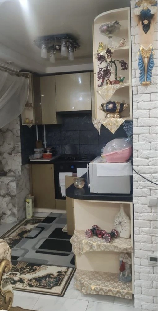 Sale of a 3-room apartment with a basement extension