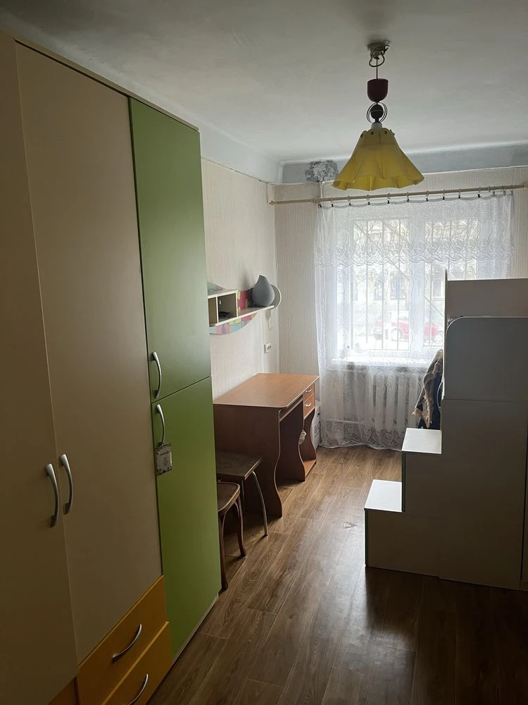 For Sale: 4-room apartment in the Cheremushki area