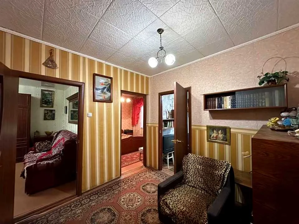 Apartment. Neskorenych Prospect, Kamiansk