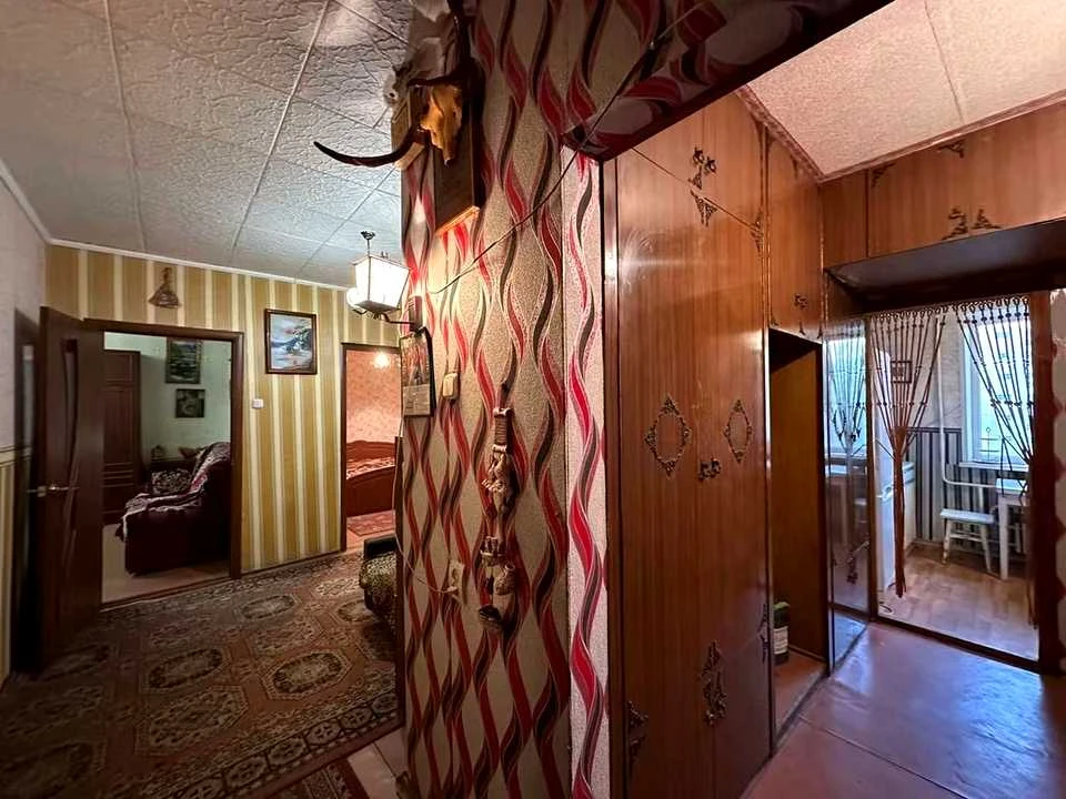 Apartment. Neskorenych Prospect, Kamiansk